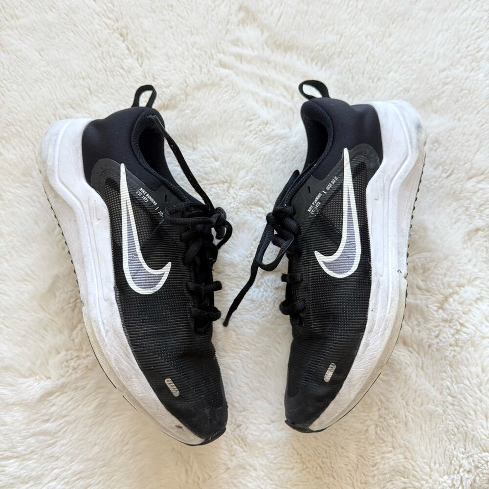 Nike girls shoes size 5.5 Y